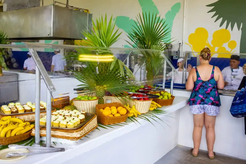 Bufet todo incluido en un hotel de san andrés