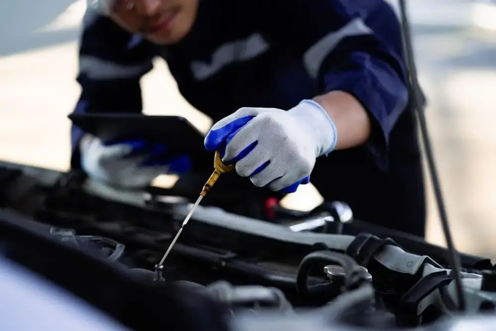 cuanto vale el cambio de aceite de un carro