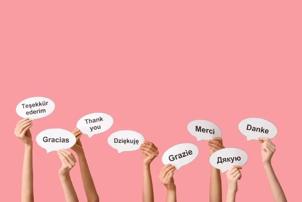La palabra gracias en varios idiomas como español, inglés, frances, alemán, ruso e italiano.